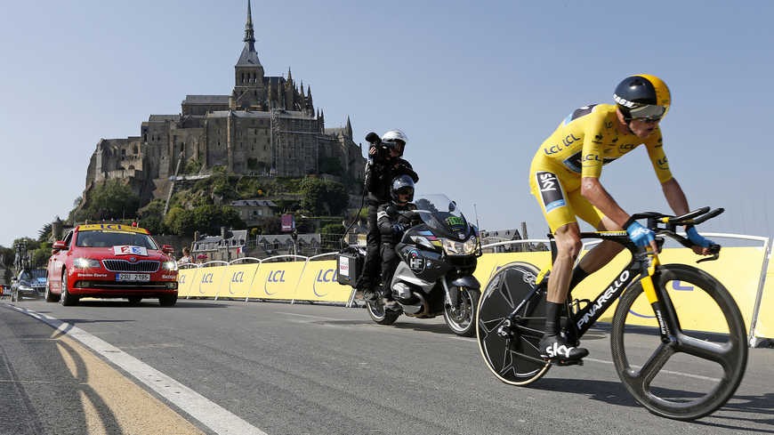 Team Sky rider Christopher Froome of Britain cycles past the Mont Saint-Michel during the 32 km individual time trial eleventh stage of the centenary Tour de France cycling race from Avranches to Mont-Saint-Michel July 10, 2013. REUTERS/Jean-Paul Pelissier (FRANCE - Tags: SPORT CYCLING) - RTX11IUH